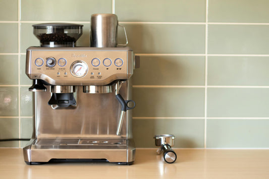 Îngrijirea aparatului de cafea: Cum să-ți menții aparatul de cafea în stare bună, în condiții de casă?